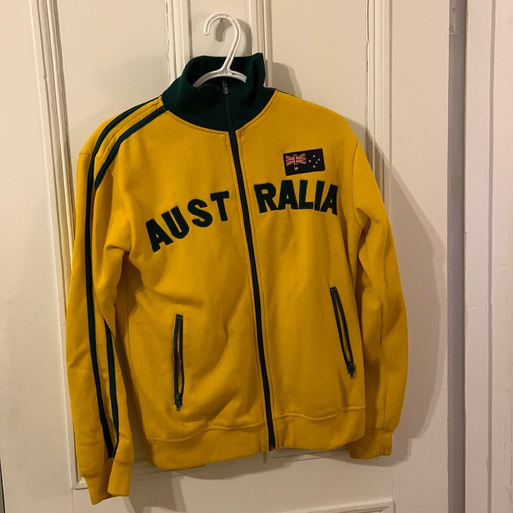 Outback yellow sweat